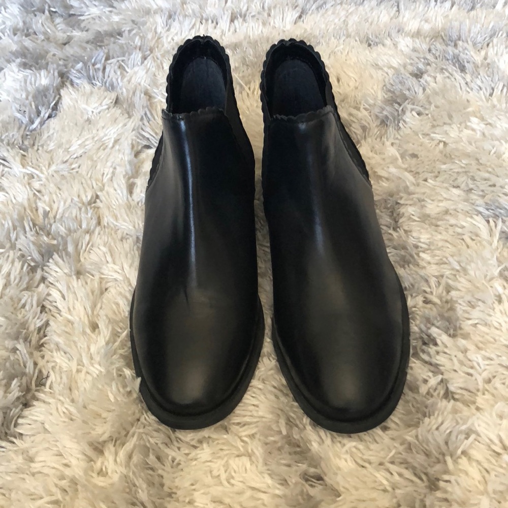 TOPSHOP Scalloped Booties